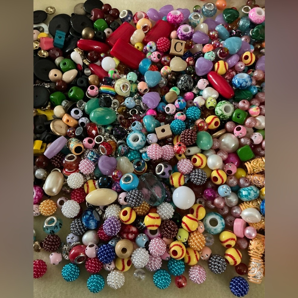 Large Bead lot in Organizer, new and vintage beads! - Picture 4 of 5